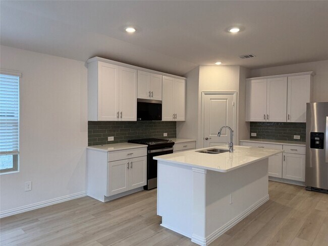 Building Photo - 716 Edgehurst Dr