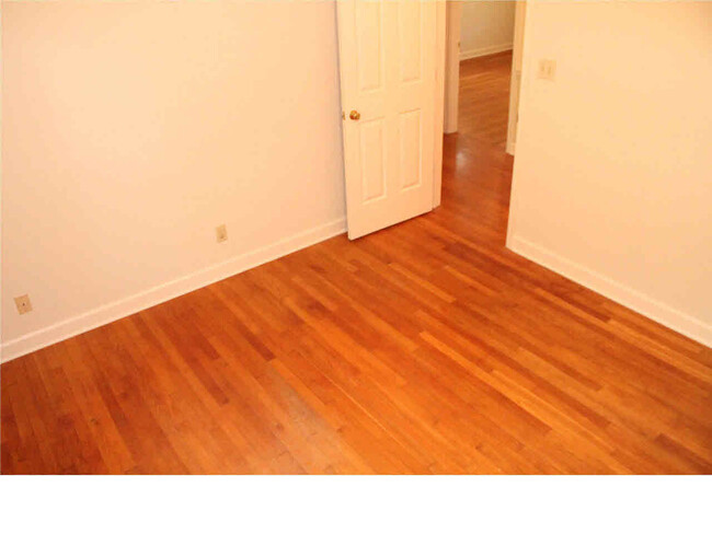Building Photo - 2153 Southwood Rd