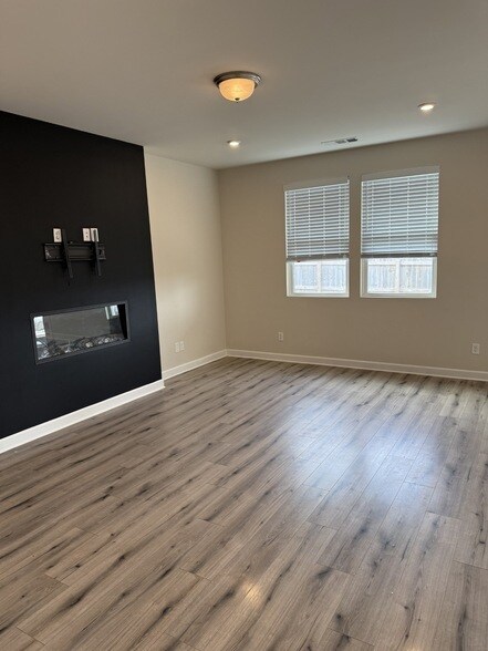 Building Photo - 4417 Hoboken Wy