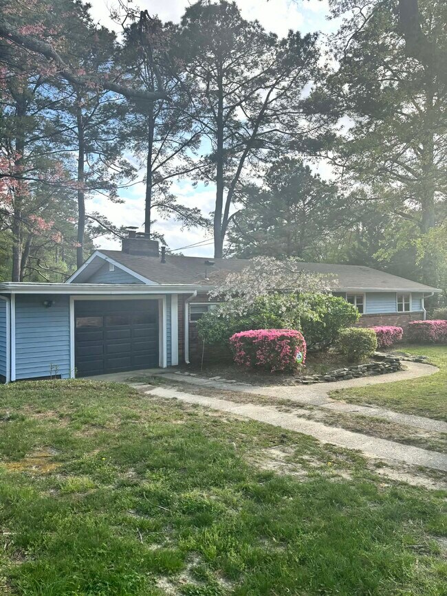 Building Photo - 339 Thole St