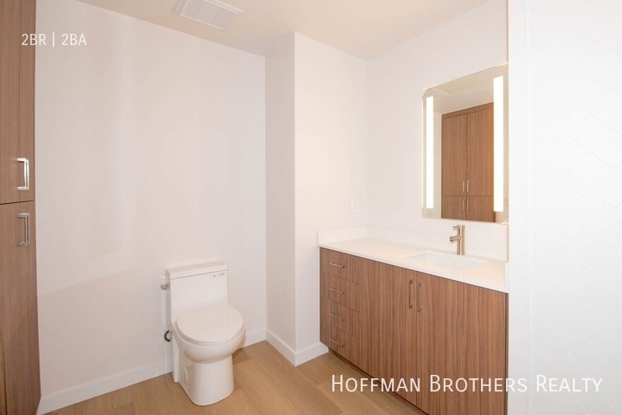 Building Photo - 2853 West Blvd