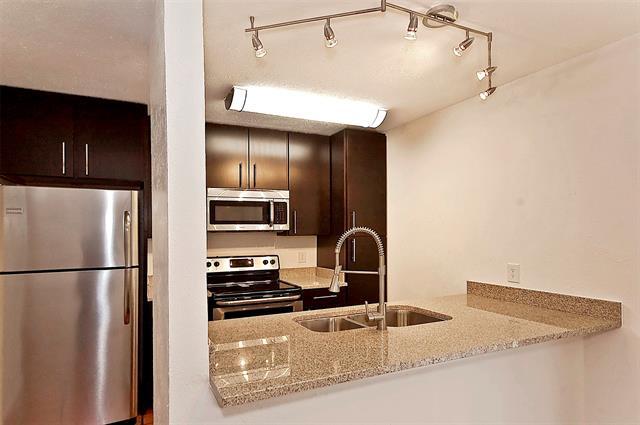 Building Photo - 5909 Birchbrook Dr