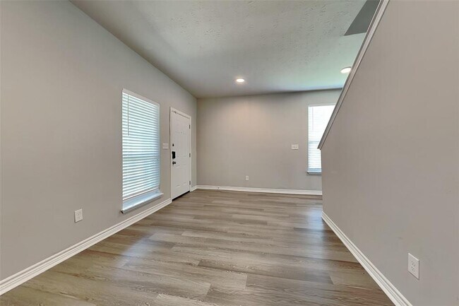 Building Photo - 6602 Albion Cresent Dr