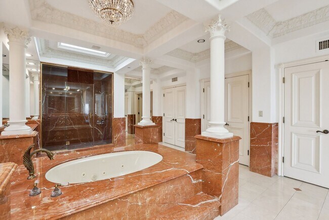 Building Photo - OCEAN VIEW CUSTOM BUILT LUXURY ESTATE