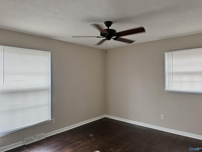 Building Photo - 326 Drake Ave SW