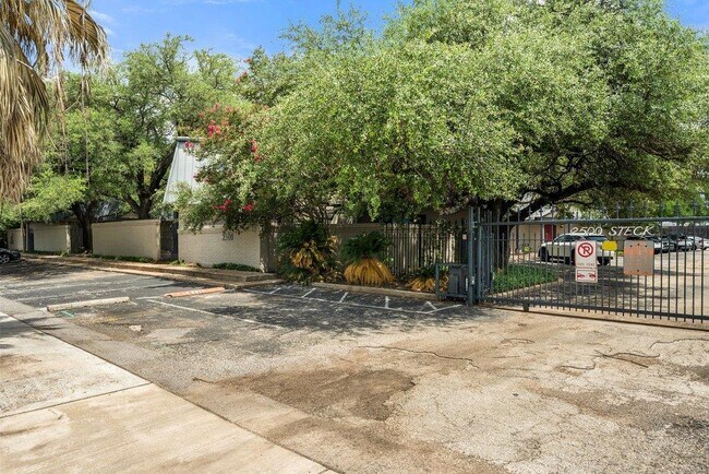 Building Photo - 2500 Steck Ave