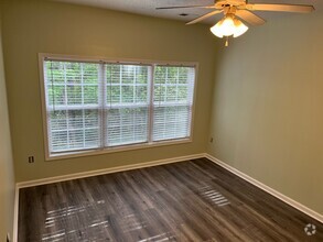 Building Photo - 5870 Longwood Dr