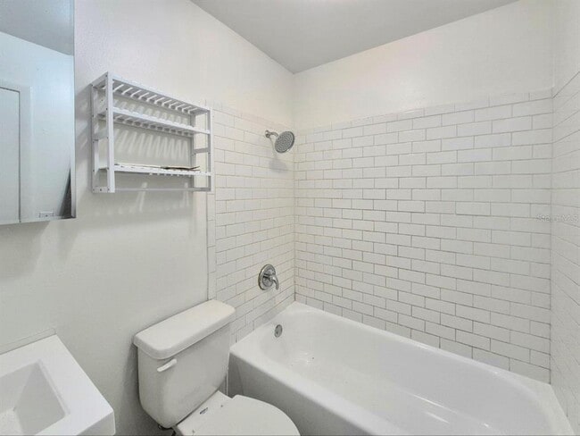 Building Photo - 2408 W Cypress St