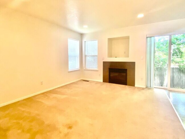 Building Photo - 3056 Lazy River Dr