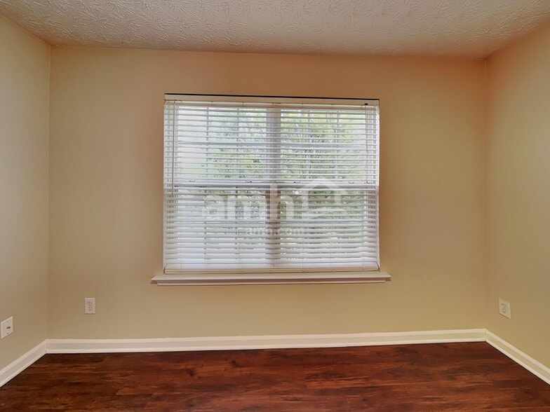 Building Photo - 3215 Deer Valley Dr NW