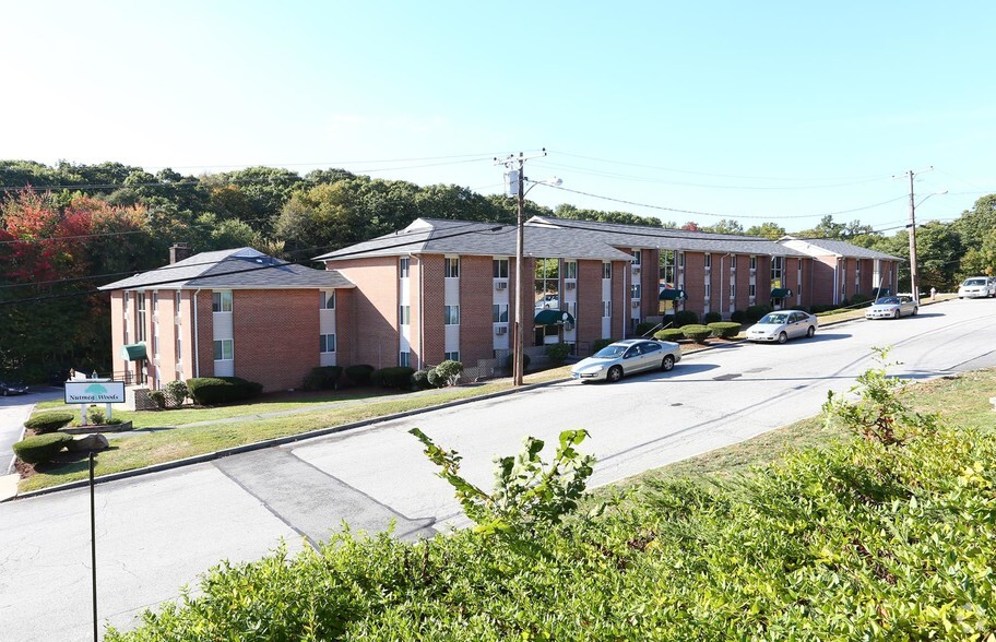 Primary Photo - Nutmeg Woods