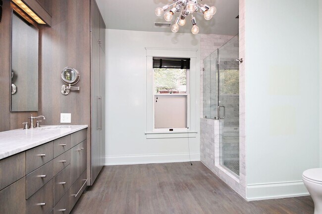 Building Photo - North Downtown Residence with Modern Updates and Prime Location