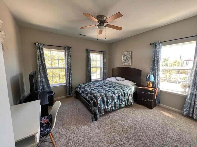 Building Photo - 601 Freeman Dr