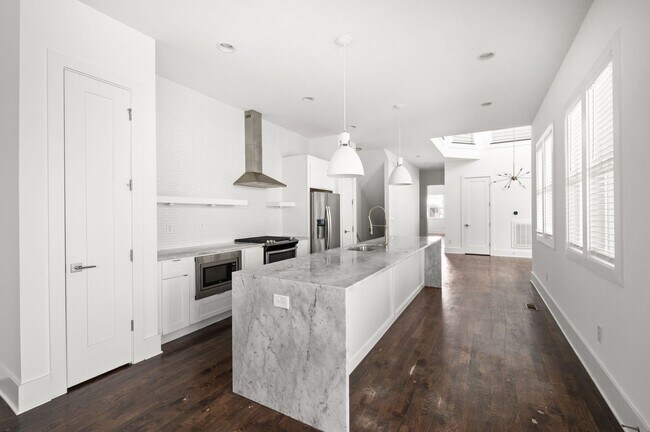 Building Photo - Modern 3BR/3.5BA home in Sylvan Summit, ju...