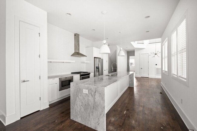 Building Photo - Modern 3BR/3.5BA home in Sylvan Summit, just minutes from downtown!