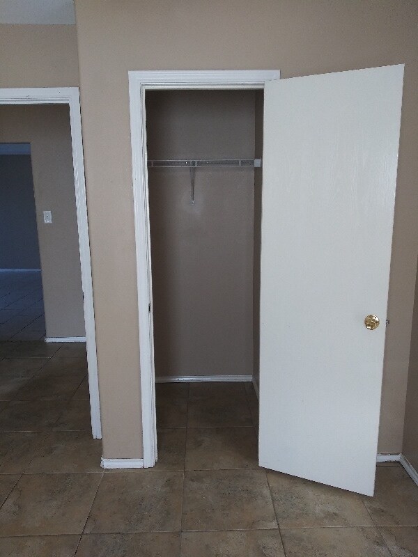 Building Photo - 4720 Sandpiper Ave