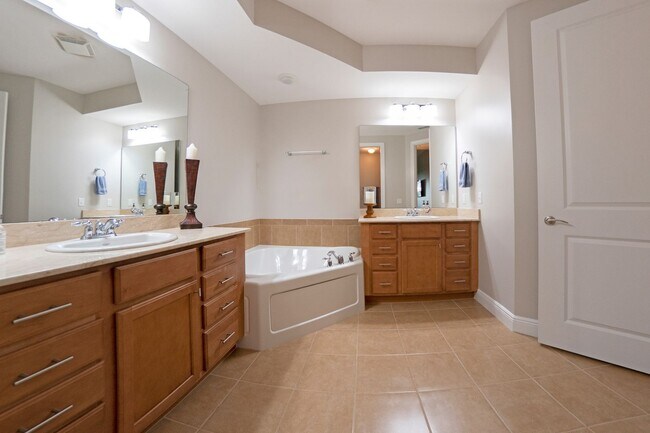 Building Photo - 8000 Via Sardina Way