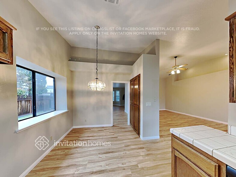 Building Photo - 8821 Somershire Way