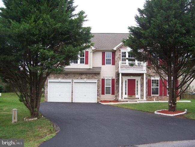 Building Photo - 11 Corvair Ln