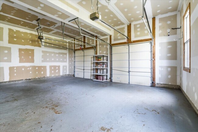 Building Photo - 6110 Holter Rd