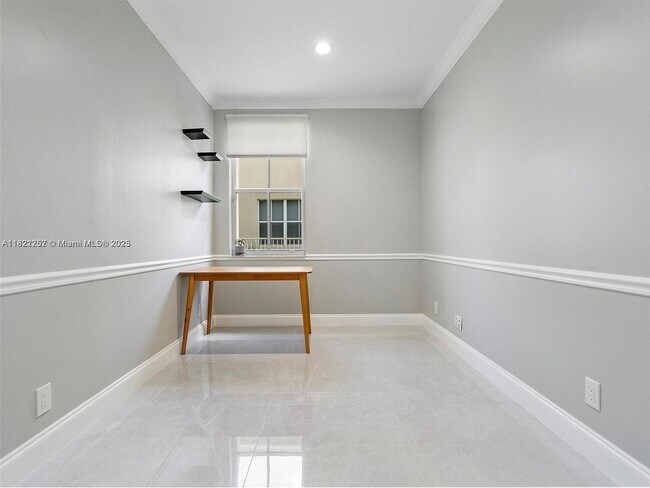 Building Photo - 1175 Peregrine Way