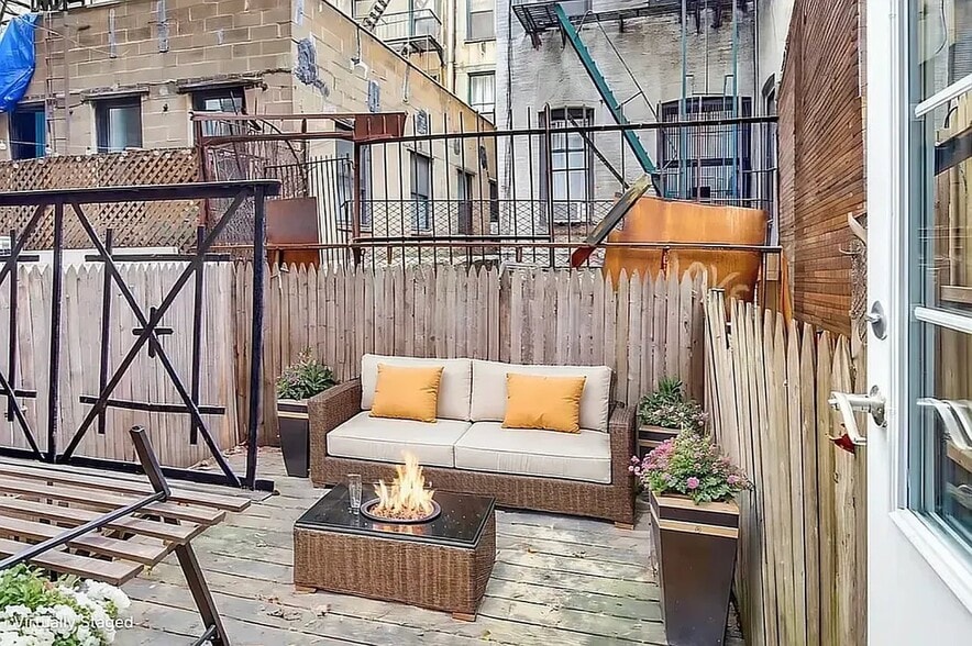 Building Photo - 248 Mott St
