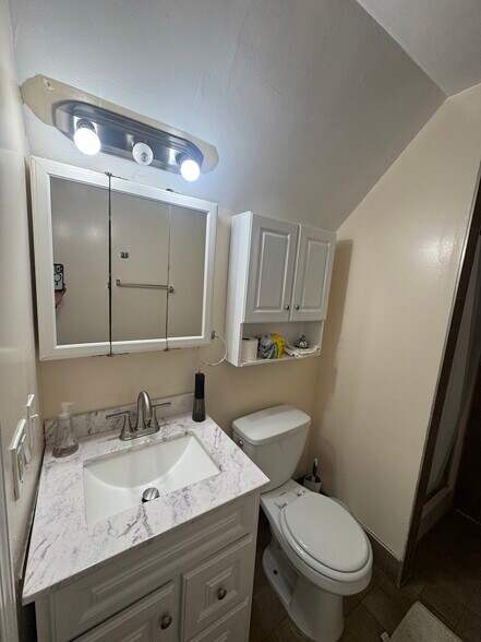 Building Photo - 71 Fairbanks St