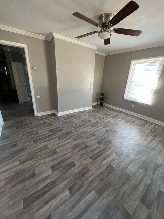 Building Photo - 2 Bed House! COMING SOON! DEPOSIT-FREE Renting option thru OBLIGO! Deposit Alternative available