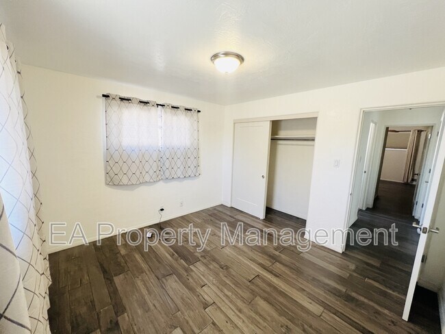 Building Photo - 1208 Alcazar St NE