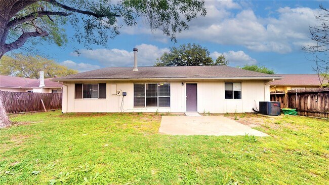 Building Photo - 2331 Barrington Pl Dr