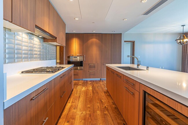 Building Photo - ONE Ala  Moana 1802 - Most Desirable Floor...