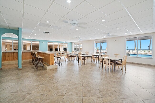 Building Photo - 1050 Hillsboro Mile