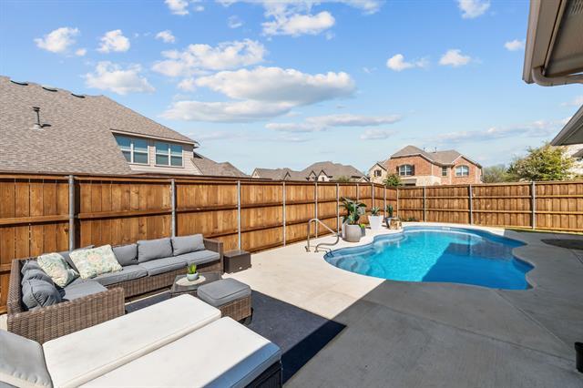Building Photo - 2881 Redfern Dr