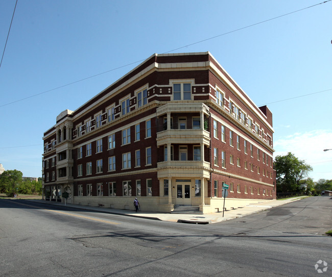 Building Photo - Home Harbor Hot Springs