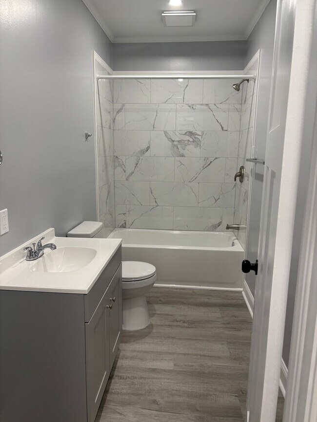 Building Photo - Fully renovated 3 bedroom 2 bathroom house!   Lawn Care Included