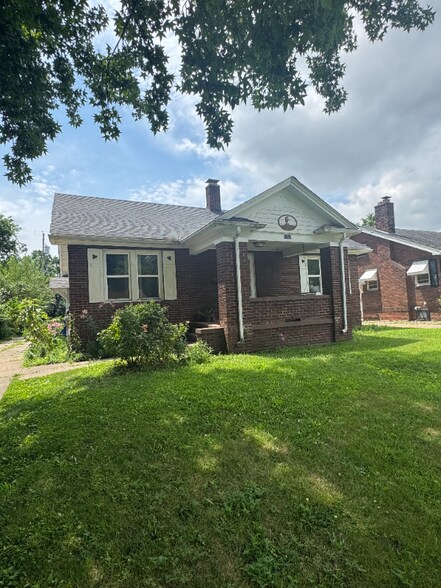 Primary Photo - 1453 E Clay St