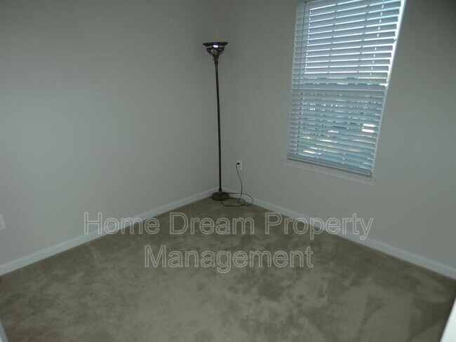 Building Photo - 6304 Crittenden Ln