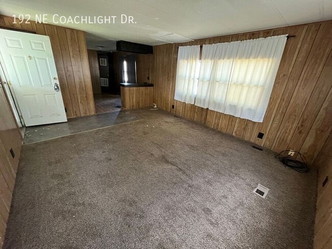 Building Photo - 192 Coachlight Dr