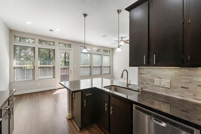 Building Photo - 31 Aventura Pl