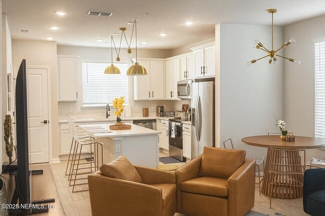 Building Photo - 1063 Farwell St