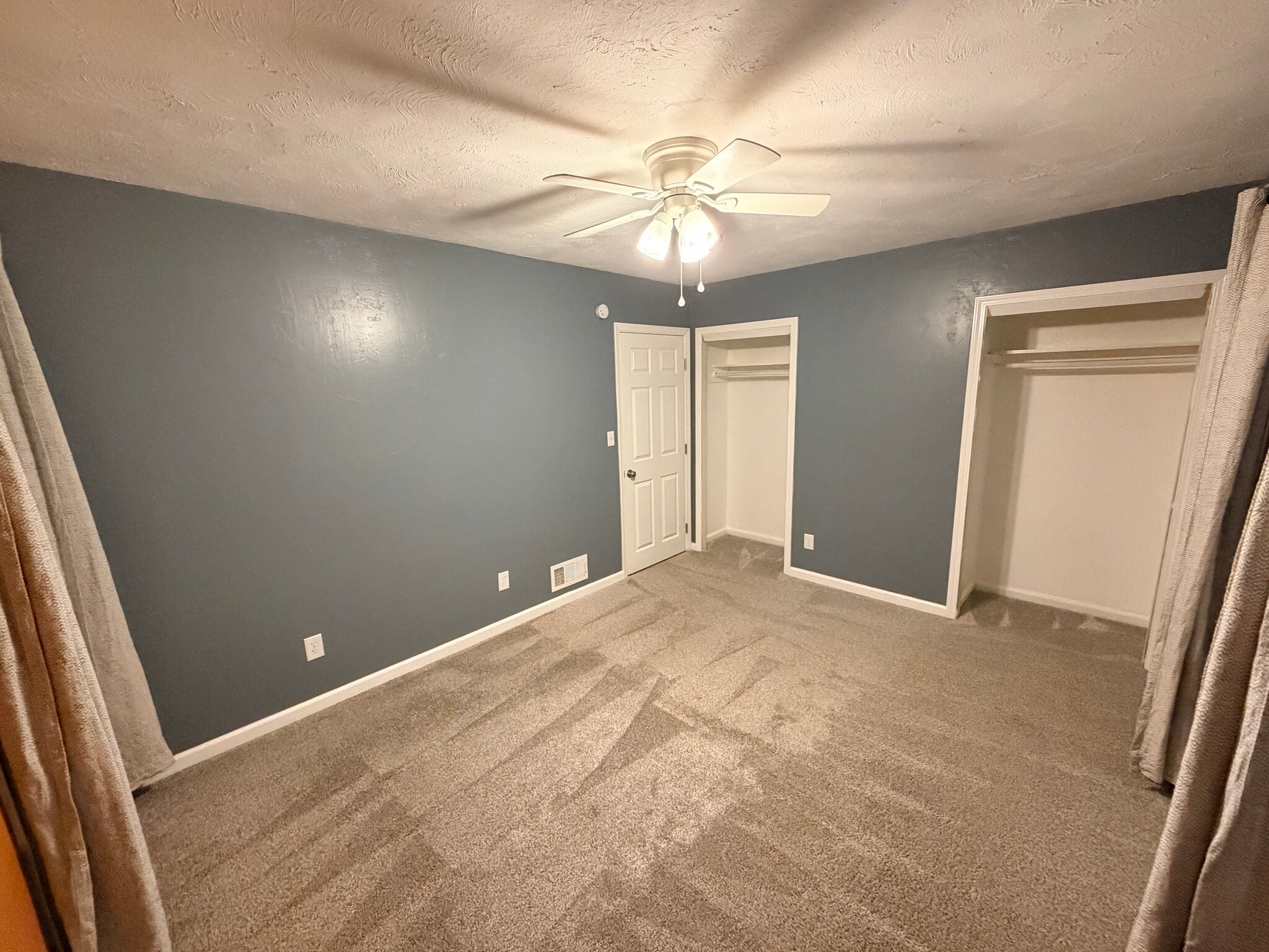 Building Photo - 933 E 13th St