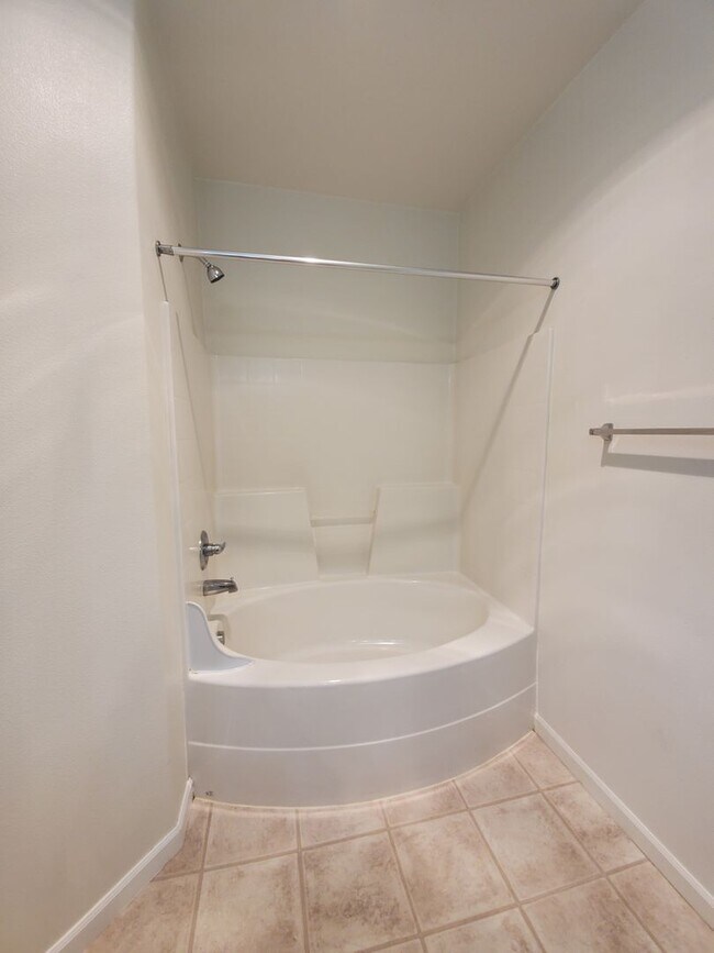 Building Photo - Cedar Mill 2 BR with terrific view