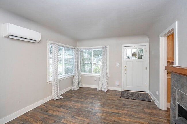 Building Photo - Prime Fircrest Location — Comfortable 2-Bedroom Home for Rent