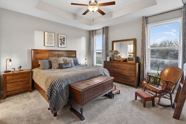 Building Photo - 4 Bed 3 Bath Home | Finished Basement, 2nd Kitchen, Private Backyard | Lee’s Summit