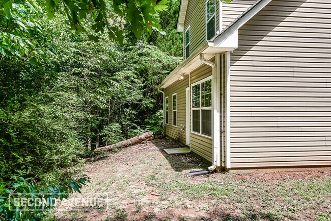 Building Photo - 225 Riverbend Dr