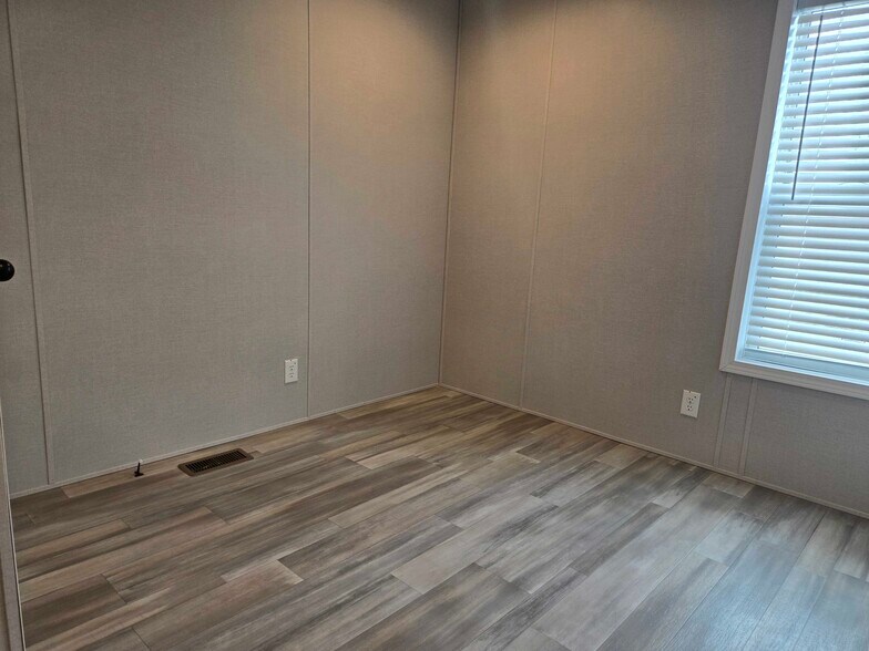 Building Photo - 52962 N Yorktown Ct