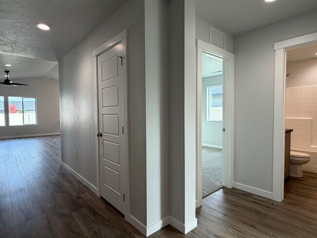 Building Photo - Move-In Special! Brand new 3 bed 2 bath ho...