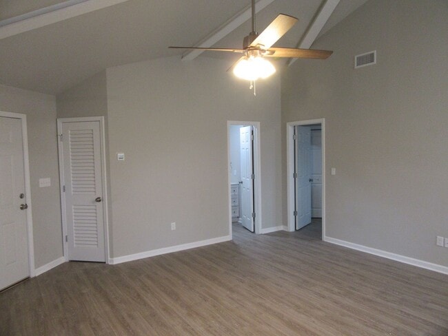 Building Photo - 1304 Grace Ave