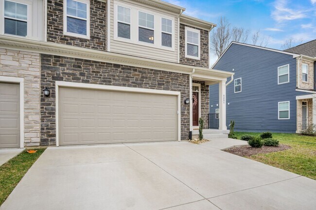 Building Photo - Spacious 3 Bedroom 3.5 Bath Townhome with Finished Basement & First-Floor Suite Near I-64