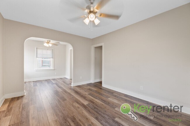 Building Photo - 3 Bed 1 Bath In Quiet Neighborhood